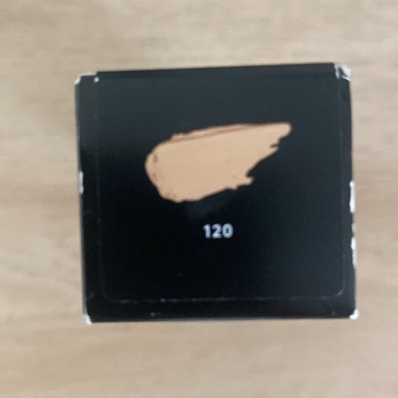 Fenty Beauty soft lit naturally luminous Foundation shade 120 - Picture 7 of 7